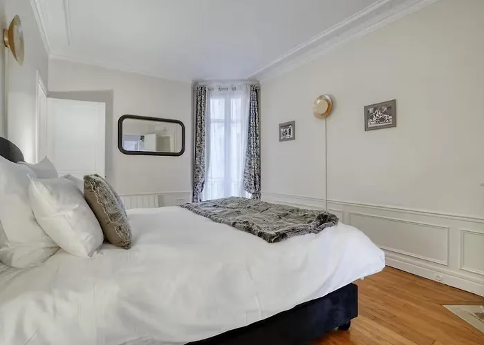 120 M2 Luxury Eiffel Signature דירה *